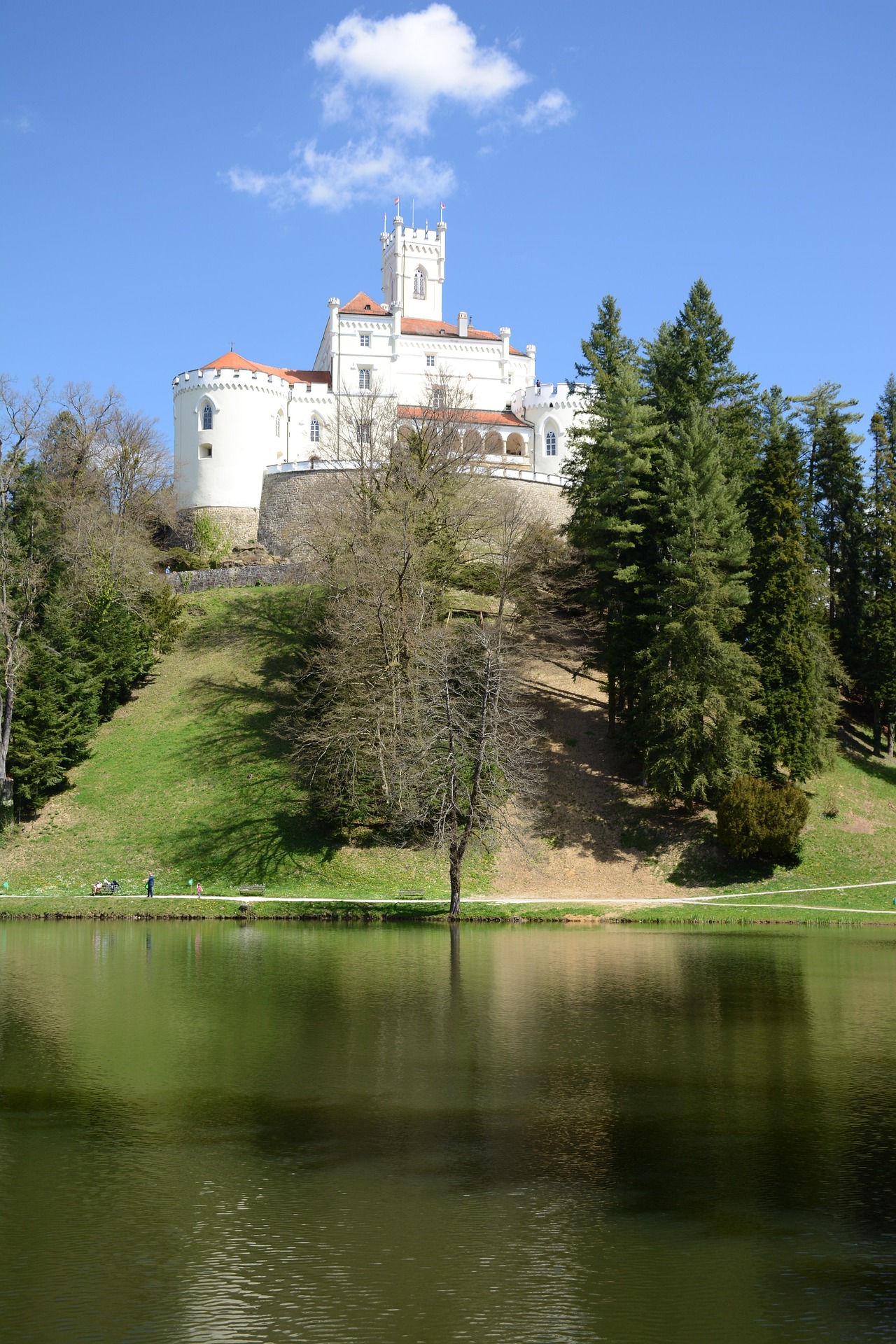 castle-2125476_1920